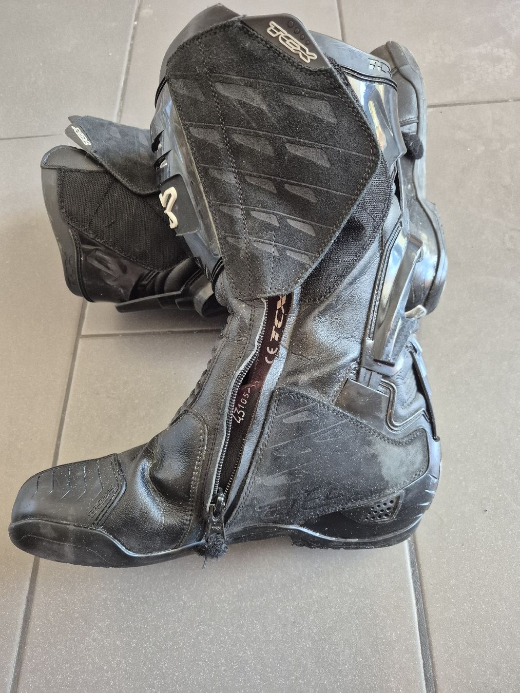 TCX Scarpe da uomo: TCX R-S2 Motorradstiefel Grösse 43 – Usato da Zürich venduto da Sands02 1