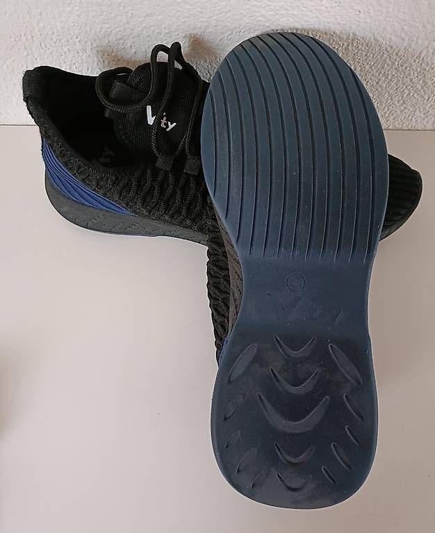 Scarpe da uomo: Schuhe Herren / Sneaker / Freizeitschuh VTY / Grösse 44 – Usato da Seedorf UR venduto da Chiefaid 2