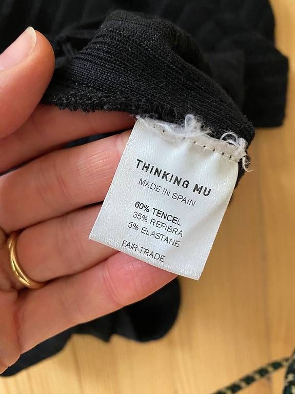 Thinking Mu Vestiti: Elegantes schwarzes Kleid – Usato da Aarau venduto da lacrimara 4