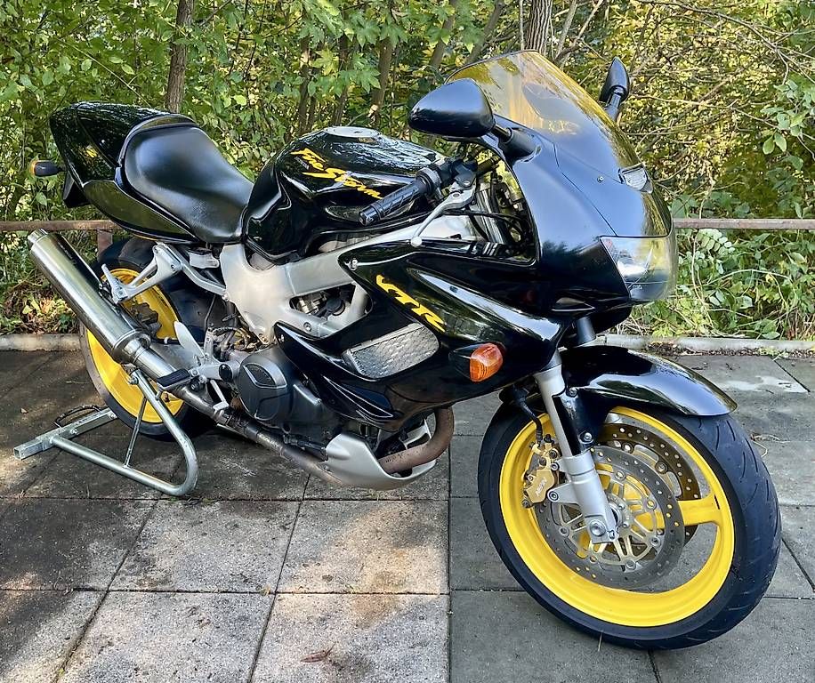 Strada: Honda VTR 1000 Firestorm – Usato da Pratteln venduto da Bababianchi