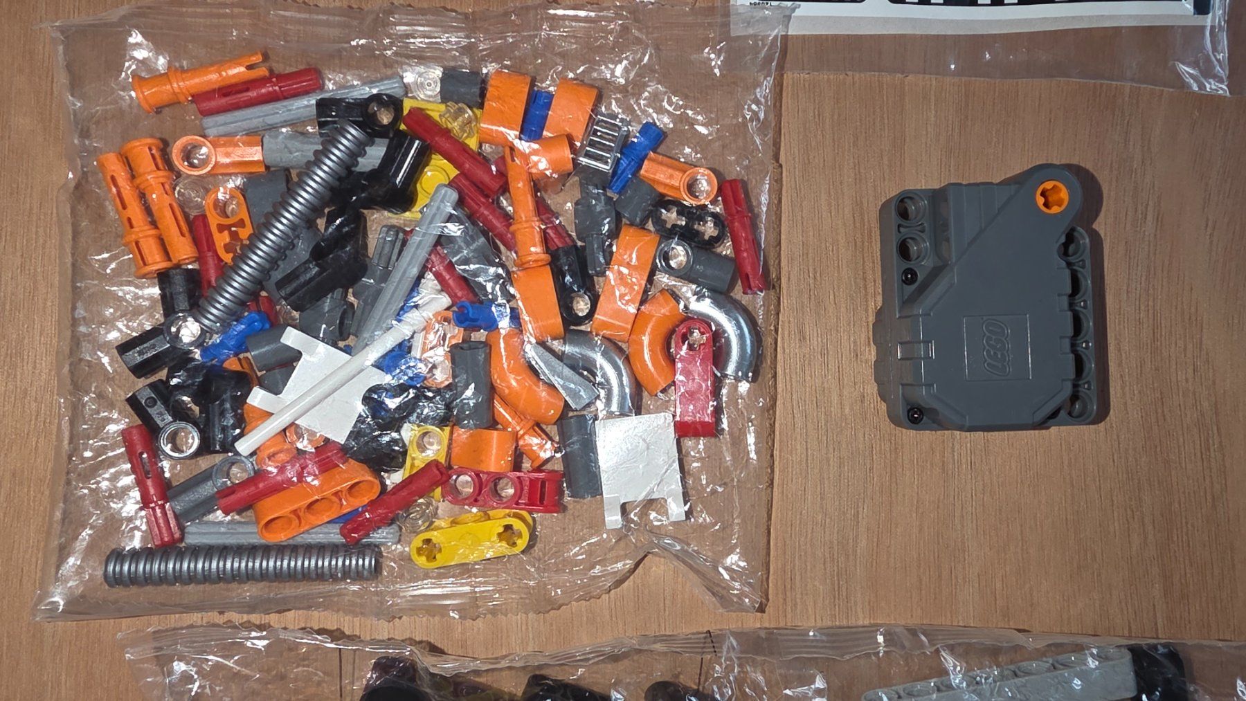 Lego Kit di costruzioni: LEGO Technic 42104 Renn-Truck – Nuovo (secondo la descrizione) da Malters venduto da mat_6102 3