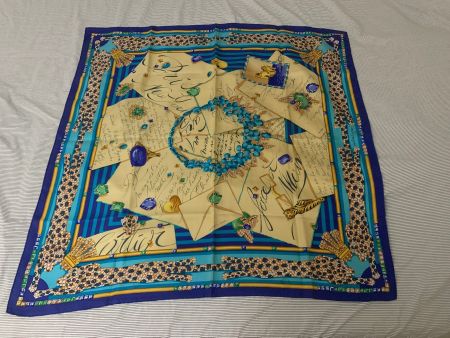 Foulard en soie Cartier motif bijoux bleu et jaune