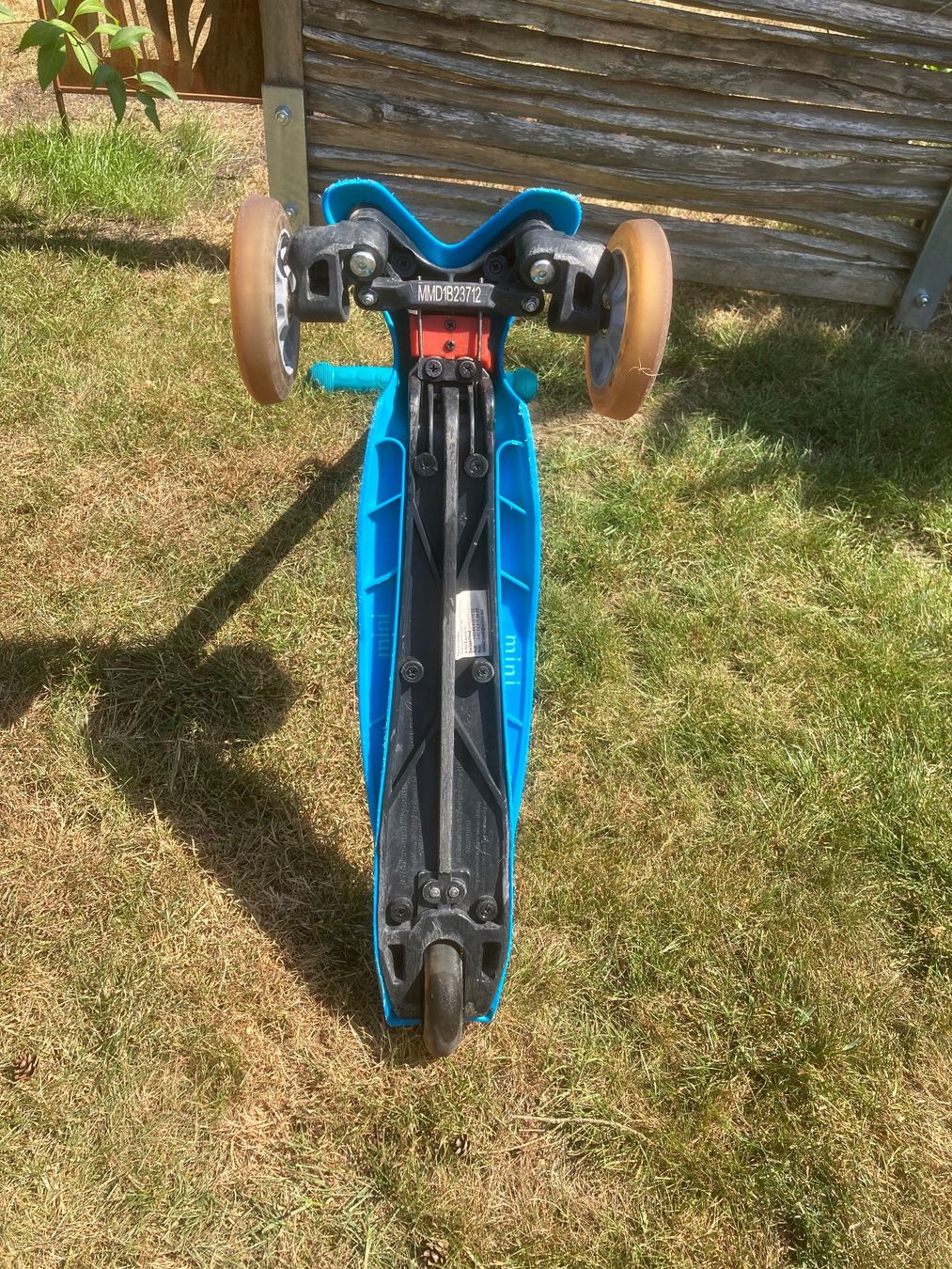 Micro Veicoli per bambini: Kinderscooter Mini Micro blau gebraucht – Usato da Dottikon venduto da Omiros87 3