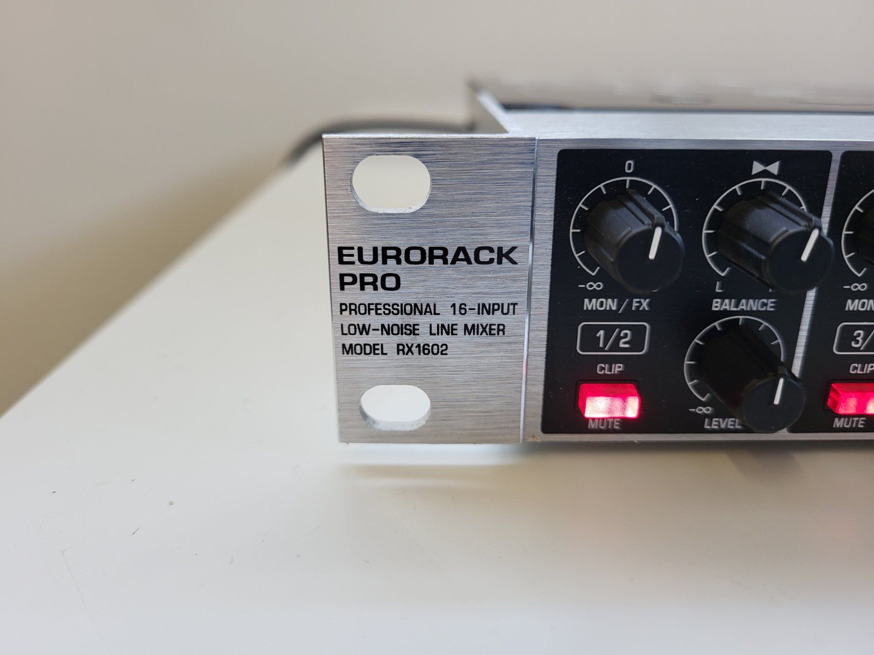 Behringer Console di mixaggio: Behringer Eurorack Pro RX1602 – Usato da Brügg BE venduto da POU-BELLE 4