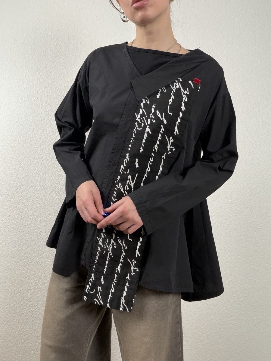 H&M Camicette: Unique H&M Black Shirt Size S Long Sleeve Script Detail – Usato da Knonau venduto da Grapesvintage 9