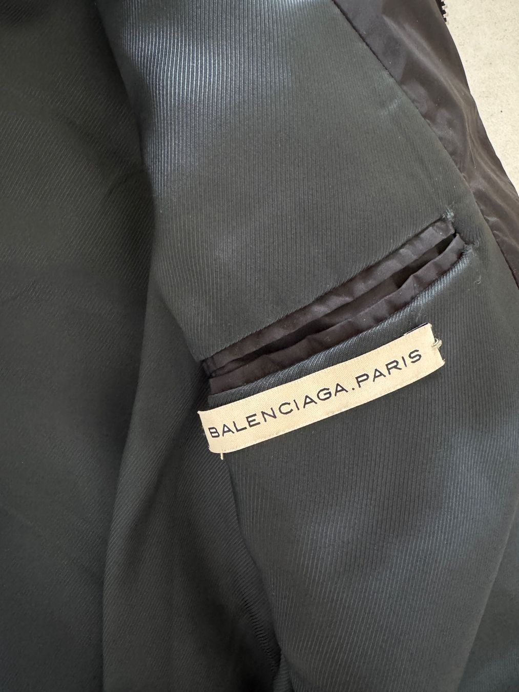 Balenciaga Giacche: Rare bombers noire Balenciaga – Usato da giffers venduto da sev_c9x9 6