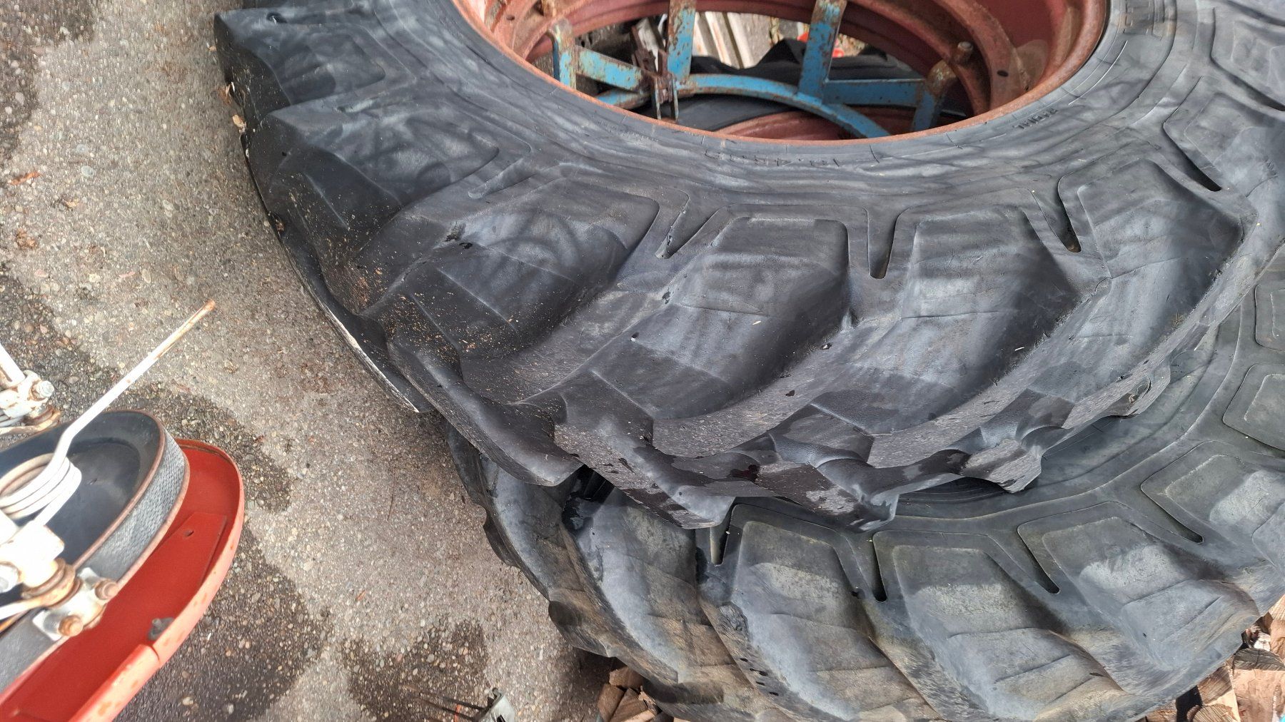 Pirelli Pneumatici & Ruote complete: Pneu Zwillingsrad 18.4-38 – Usato da Lütisburg venduto da erle1 1