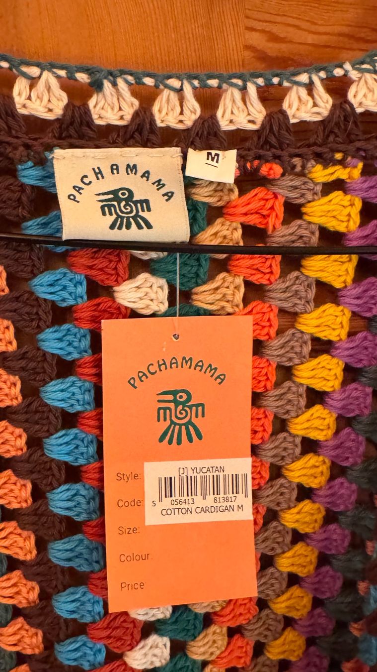 Giacche: Handgehäkelte Jacke, neu mit Etikett – Nuovo e nell'imballaggio originale da La Punt Chamues-ch venduto da Mausibeinli 2