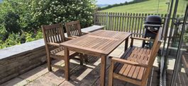 Edler Gartentisch, perfekt für den Sommer!