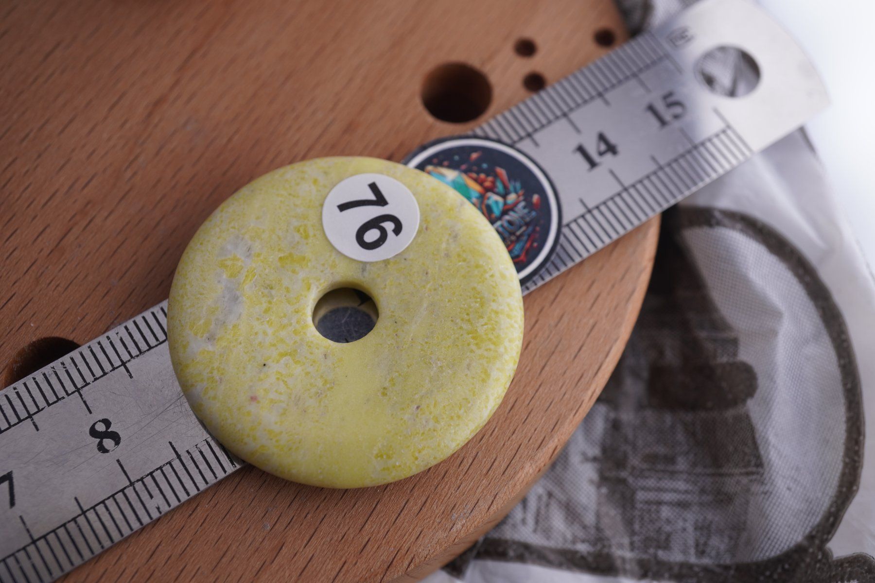 Minerali & Pietre curative: Lizardit     Donut   pi Scheibe      Ab 1.- – Nuovo e nell'imballaggio originale da Eschenbach SG venduto da topstone 2