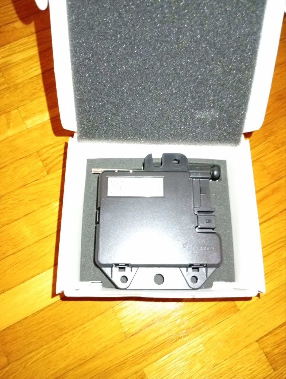 Tesla Tutti pezzi di ricambio auto: Console Data module for 2022 Model 3/Y to recover the data – Usato da Gland venduto da M_marc 4