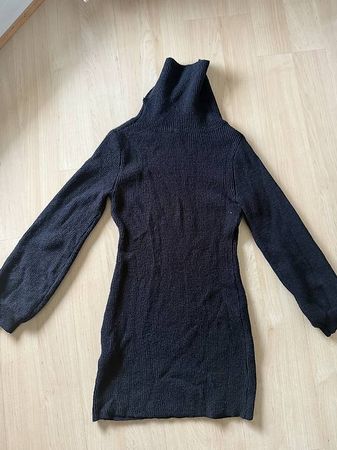 Schwarzes Rollkragen Kleid