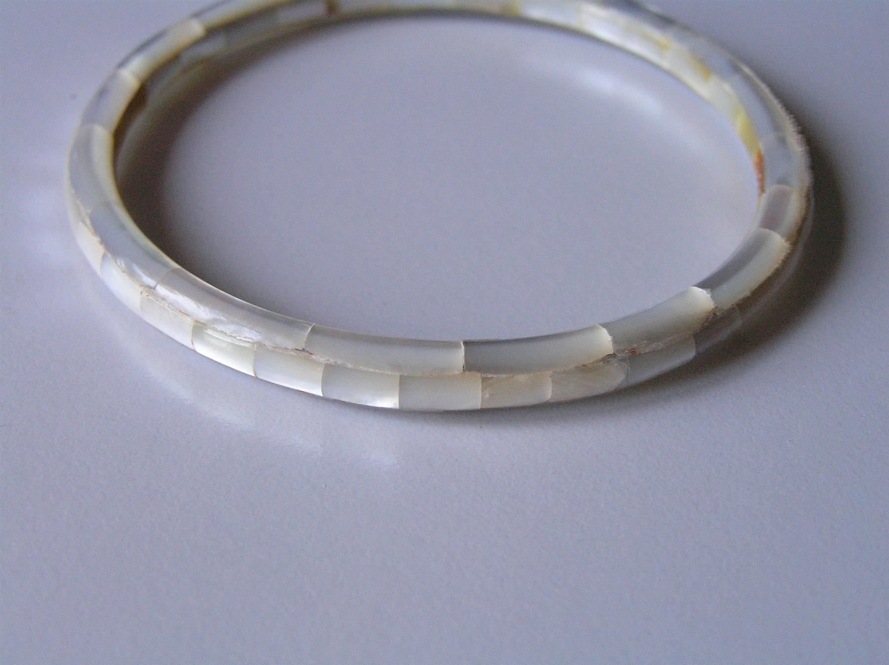 Bracciali & Braccialetti: antiker Armreif Armring aus Perlmutt – Usato da Frauenfeld venduto da dhour 6