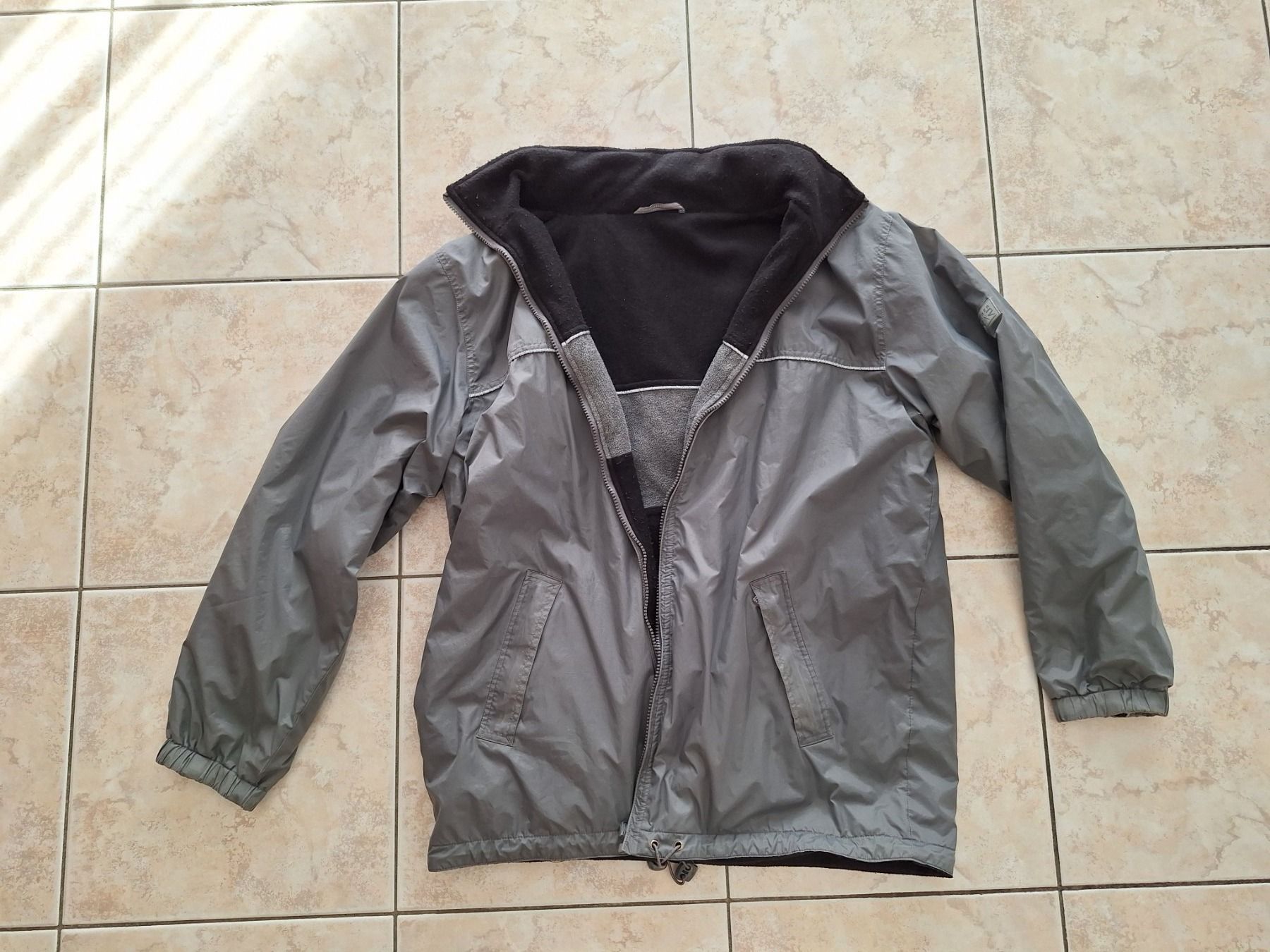 Tchibo Jacken: Jacke Gr. M mit Fleecefutter, grau (unisex) – Gebraucht aus Starrkirch-Wil von Mambostar 1