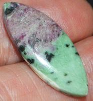 Cabochon L-9042 – Rubin Zoisit 30x12mm