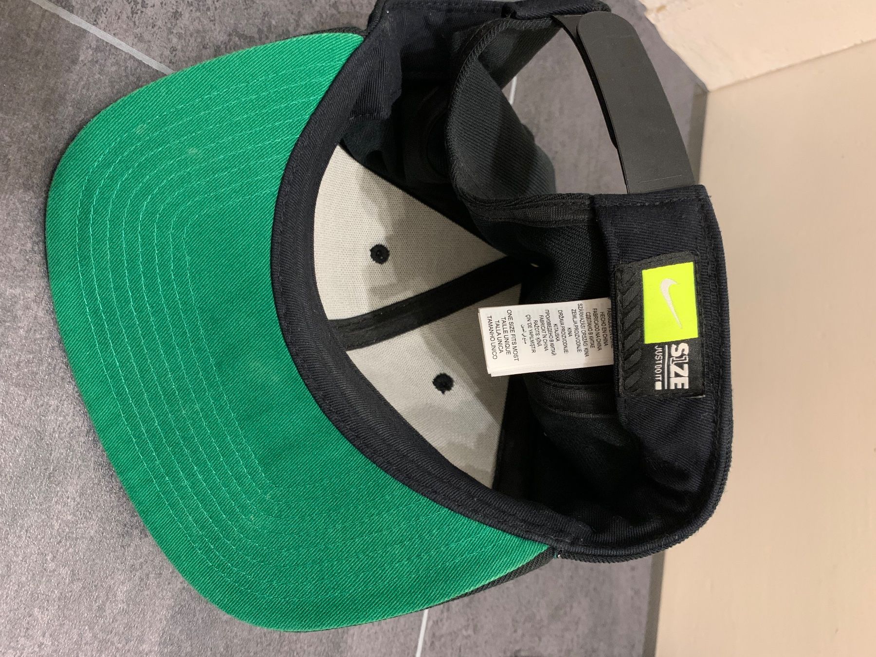 Copricapi, berretti & cappellini: 3 Caps: Nike, NHL Ducks, Quicksilver – Usato da Kreuzlingen venduto da jamie45 2