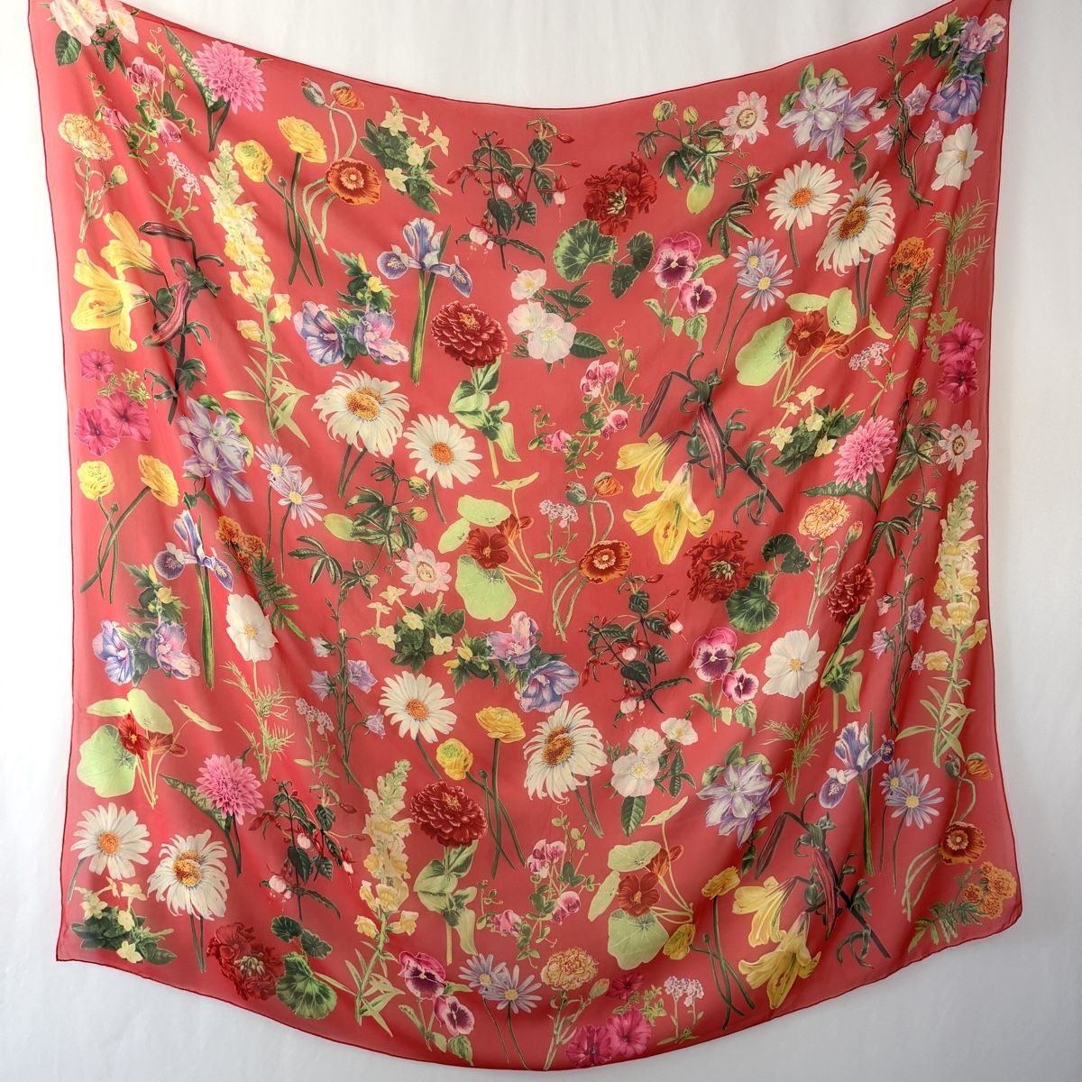 Fabric Frontline Foulards & écharpes: FABRIC FRONTLINE Large Silk Scarf – Neuf (Voir description) à Emmen par Avviivva_Com2023