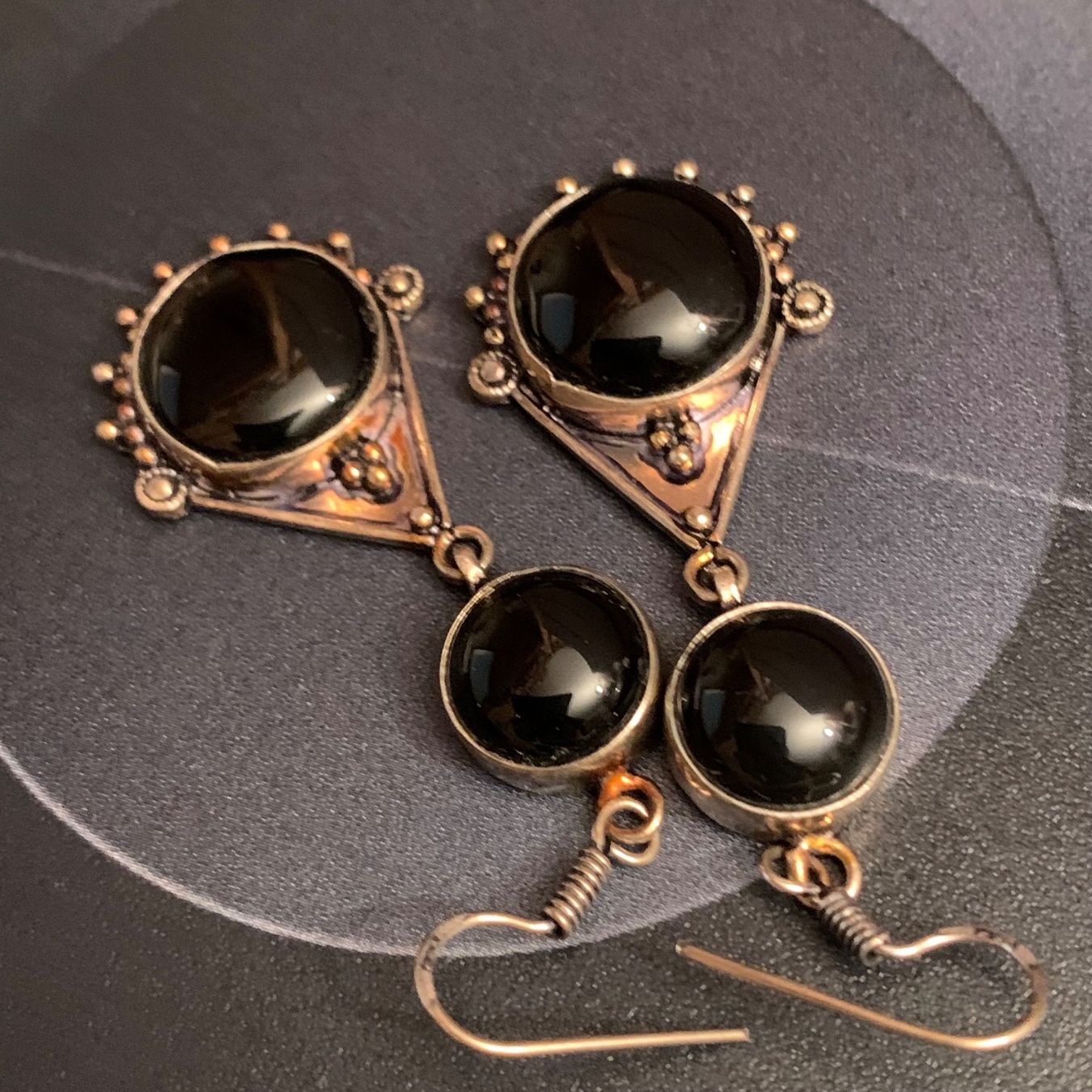 Orecchini pendenti & Orecchini a lobo: Schwarze Ohrringe, Ethno Look, Vintage Stil – Nuovo e nell'imballaggio originale da Hinteregg venduto da GARANTA 2