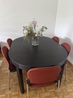 Stapelstühle, roter Stoff, Metallfuss, 7Stk pro Stuhl 40CHF