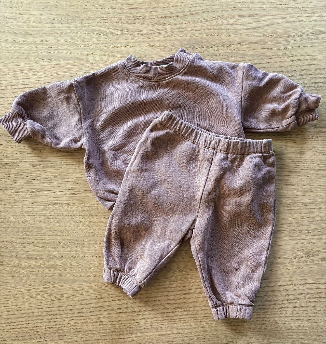 H&M Lotti & Set di vestiti: Sweatshirt and joggers set 68 cm – Usato da Villard-sur-Chamby venduto da kamila_1024