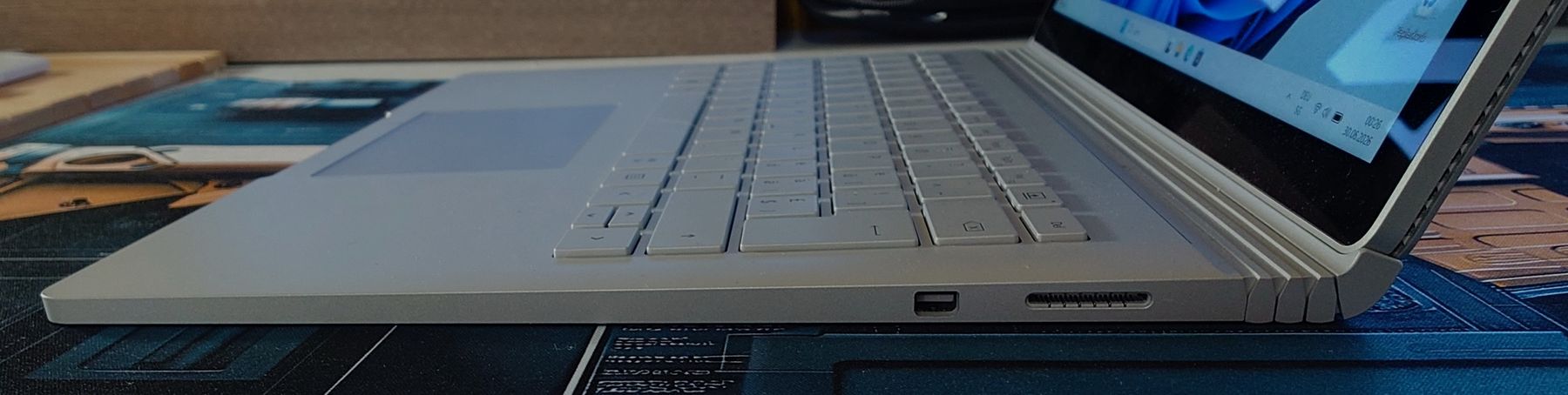 Microsoft Notebook: Microsoft Surface Book | i7 | 8GB | 256GB SSD | Win 11 Pro  – Nuovo (secondo la descrizione) da Ennetmoos venduto da Faders 3