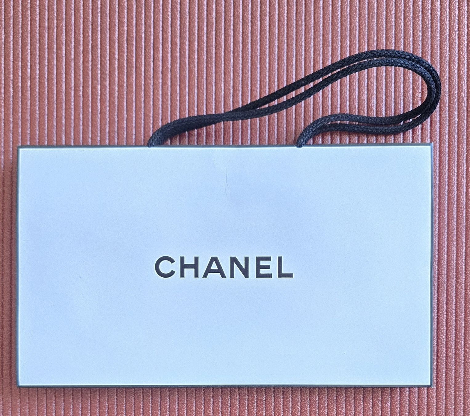 Carta: Kleine Papiertüte Chanel – Usato da Allschwil venduto da Elly1972