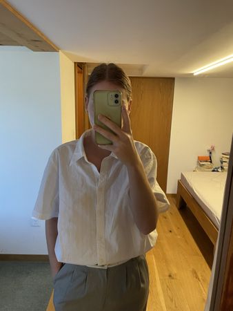 Damen Bluse Kurzarm weiss, mit hellen Streifen