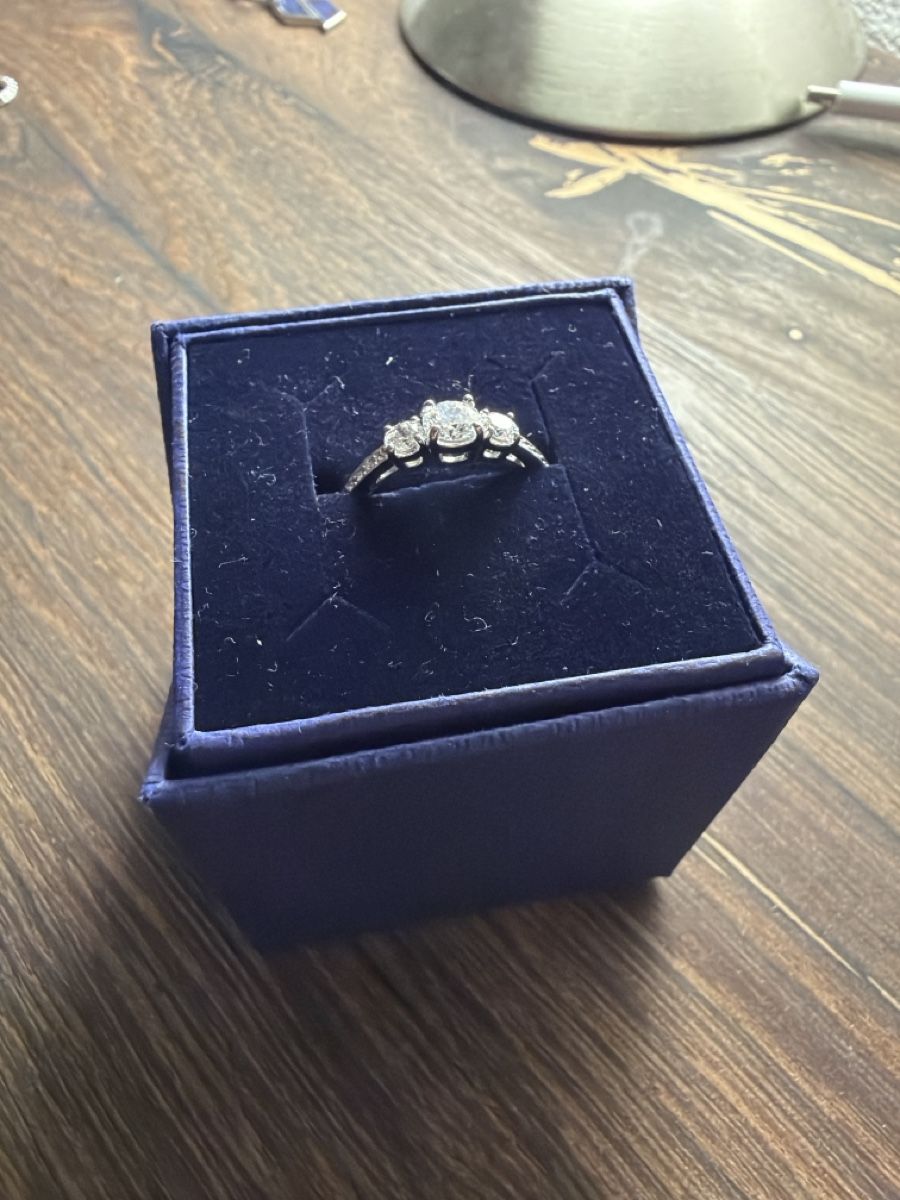 Swarovski Anelli: Swarovski Stilla Attract Ring – Nuovo (secondo la descrizione) da Benken SG venduto da DFplayer12