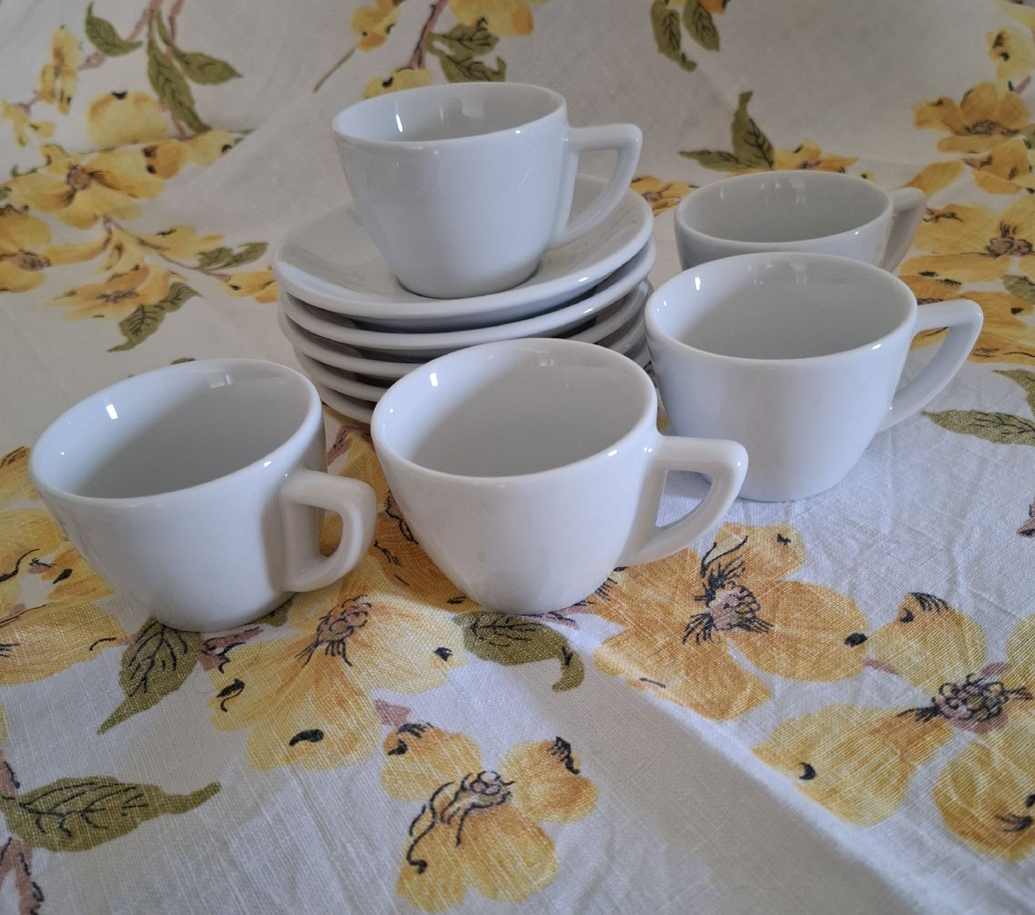 Geschirrsets: 5 Robuste Espressotassen mit Unterteller – Gebraucht aus Dietikon von Hirschkopf 1