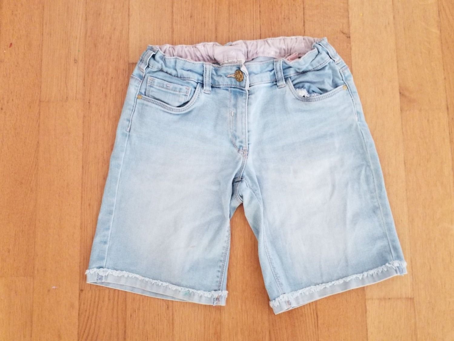 C&A Pantaloni: Mädchen Shorts – Usato da Sachseln venduto da Cadfael1