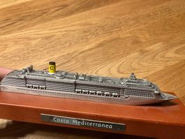Schiffsmodell Costa Mediterranea Metall auf Holzsockel