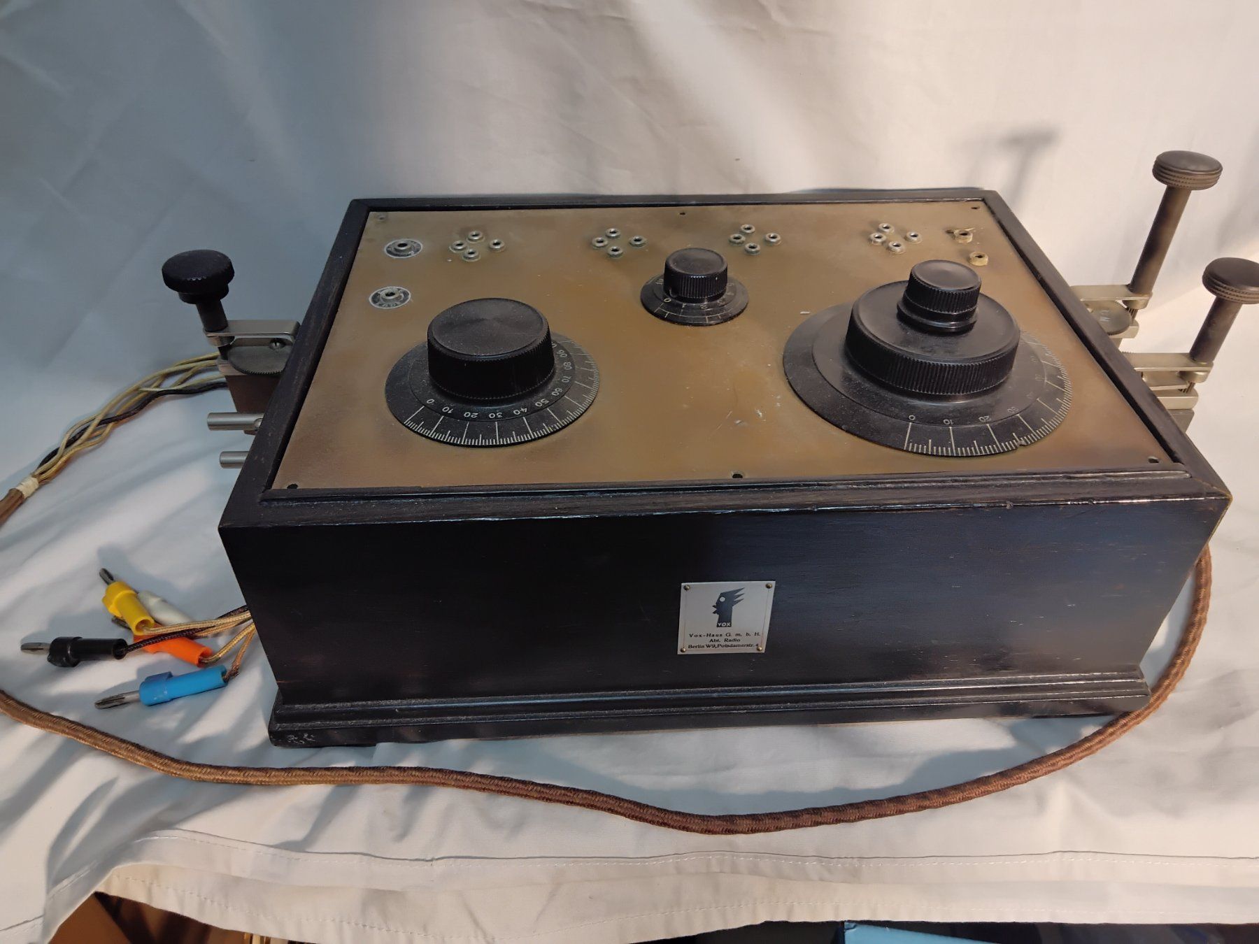 Radios: VOX Voxhaus Berlin – Défectueux à Nuglar par lampa-radio