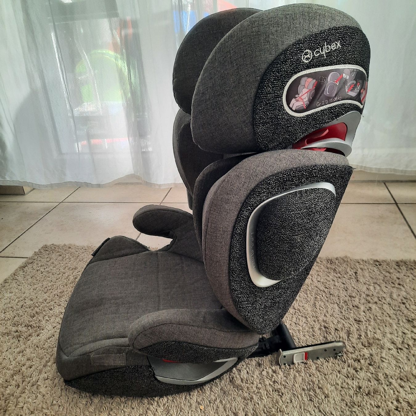 Cybex Seggiolini per auto: Cybex Solution Z-fix Gr. 2/3 15-36kg Kindersitz grau – Usato da Niederbuchsiten venduto da Cheasily 2