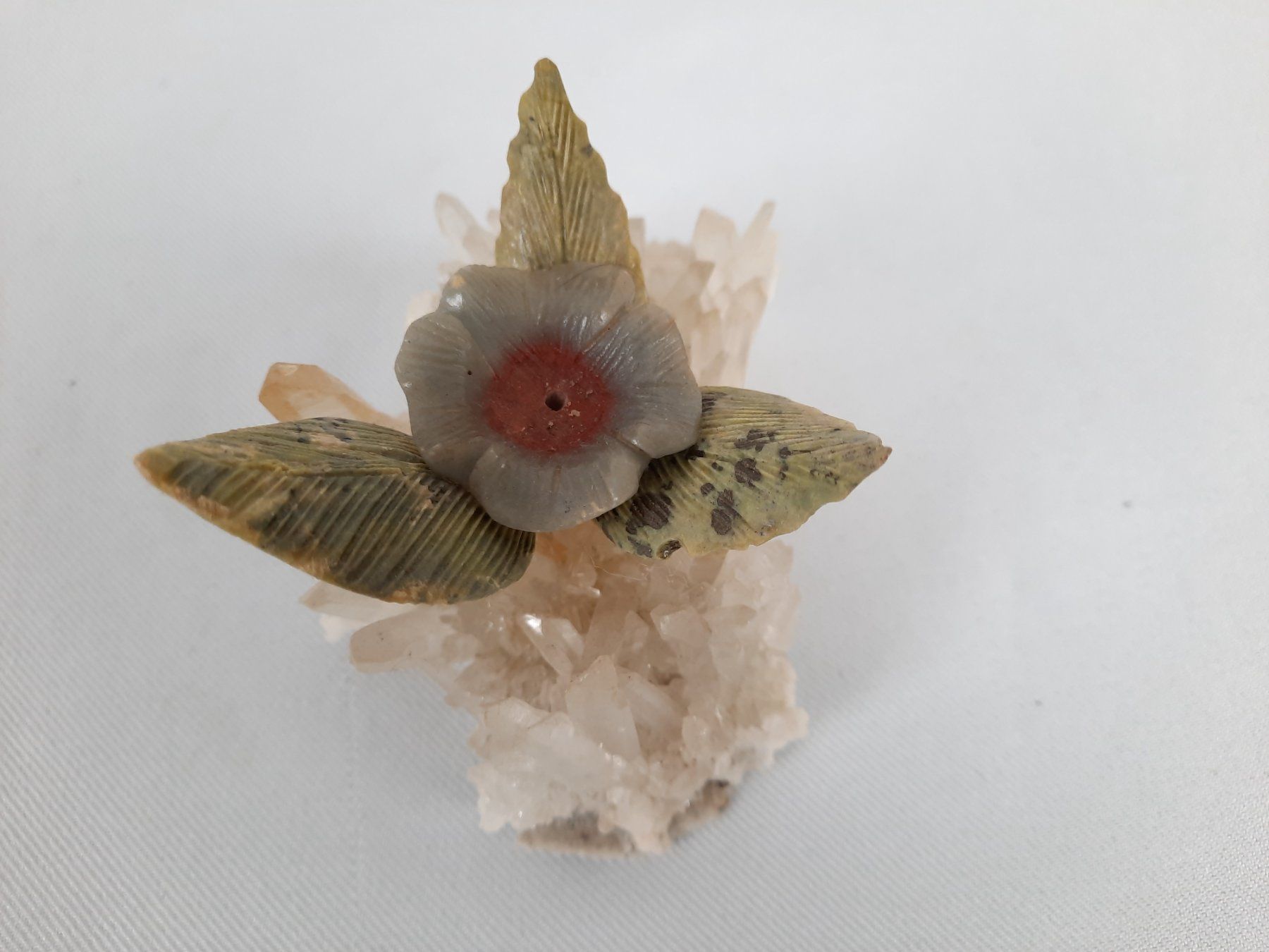 Minerali & Pietre curative: Blume auf Bergkristall – Usato da Beinwil am See venduto da Restwert_Beinwil