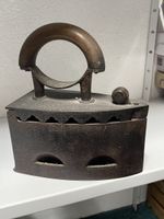 Antikes Bügeleisen