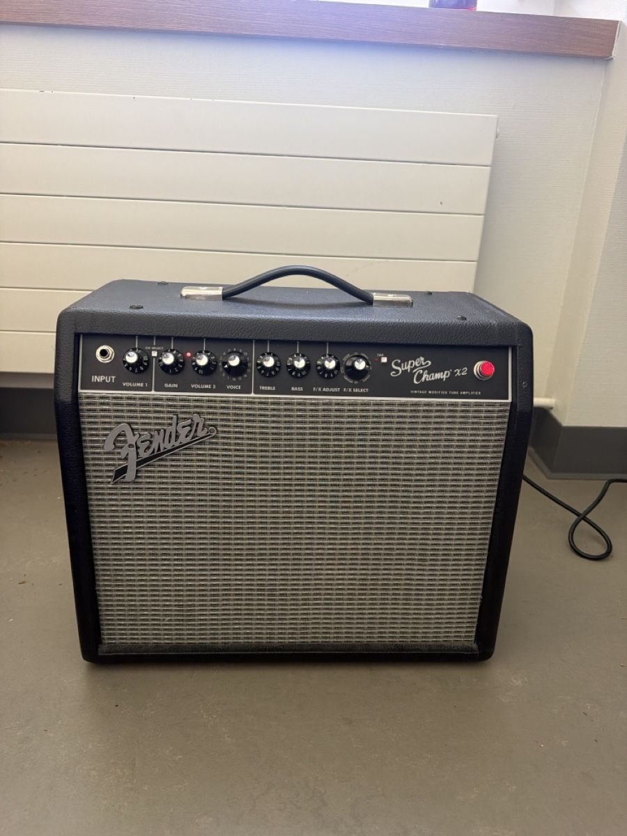 Fender Amplificatori: Fender Verstärker Super Champ x2 – Usato da Winterthur venduto da luc_y6jl