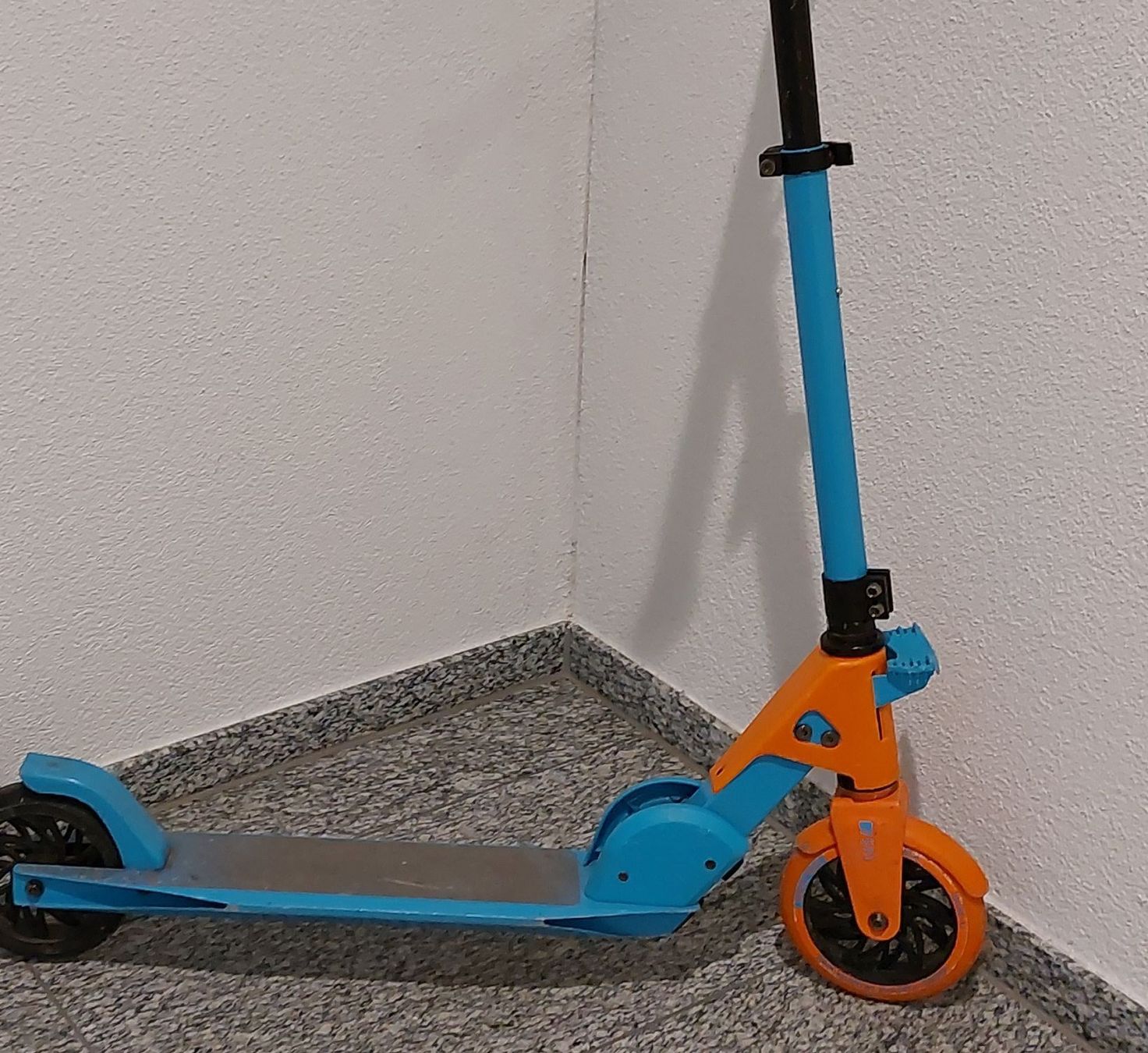 Kickboard: Firefly Klappscooter blau orange – Usato da Luzern venduto da Ch.Imfeld 4