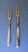 2 Fleischgabeln (1 x 835 Silber und 1 x versilbert)