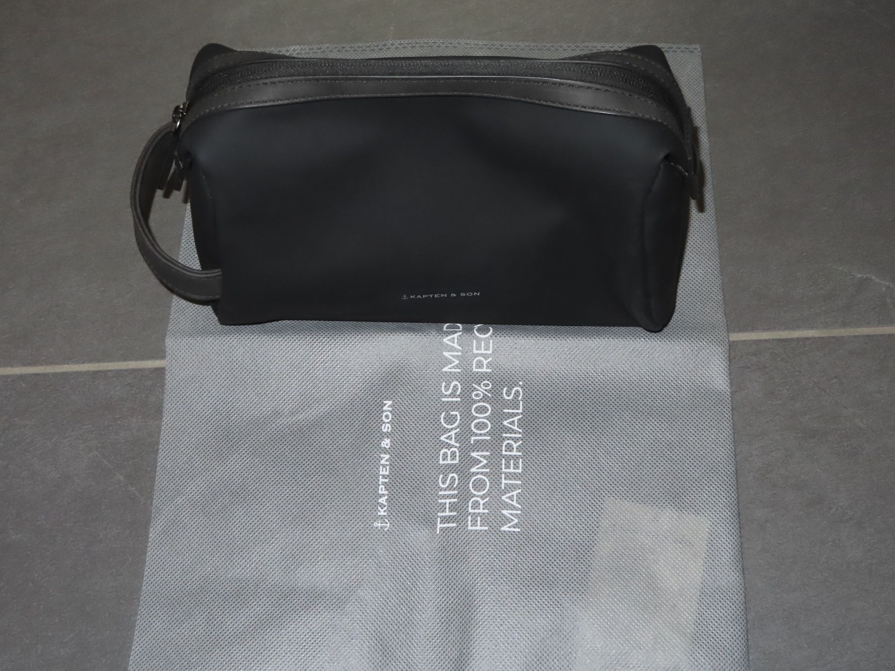 Kapten & Son Kosmetikkoffer: KAPTEN & SON Windsor All Black +++neuwertig+++ – Neu (gemäss Beschreibung) aus Wallenried von Asyano 4