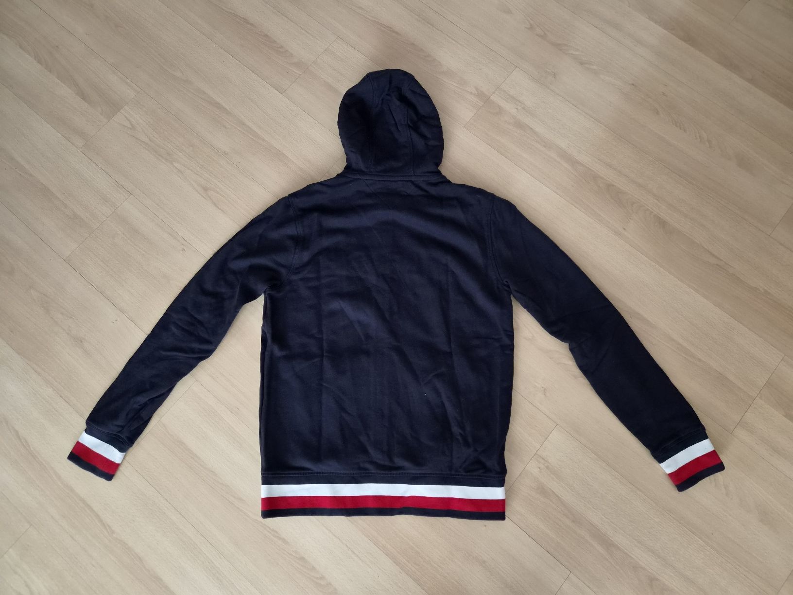 Tommy Hilfiger Maglioni & Felpe: HIlfiger Hoddie neuwertig Gr. L – Usato da Adlikon venduto da jahr01