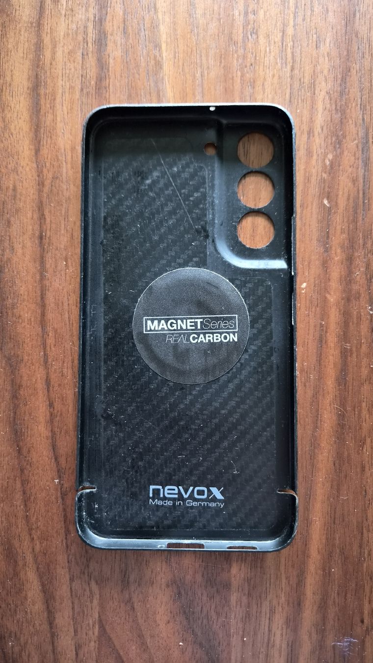 Samsung Cover & Protezioni schermo: Schutzhülle Samsung Galaxy S22 - echtes Carbon – Usato da Winterthur venduto da PADE777 1