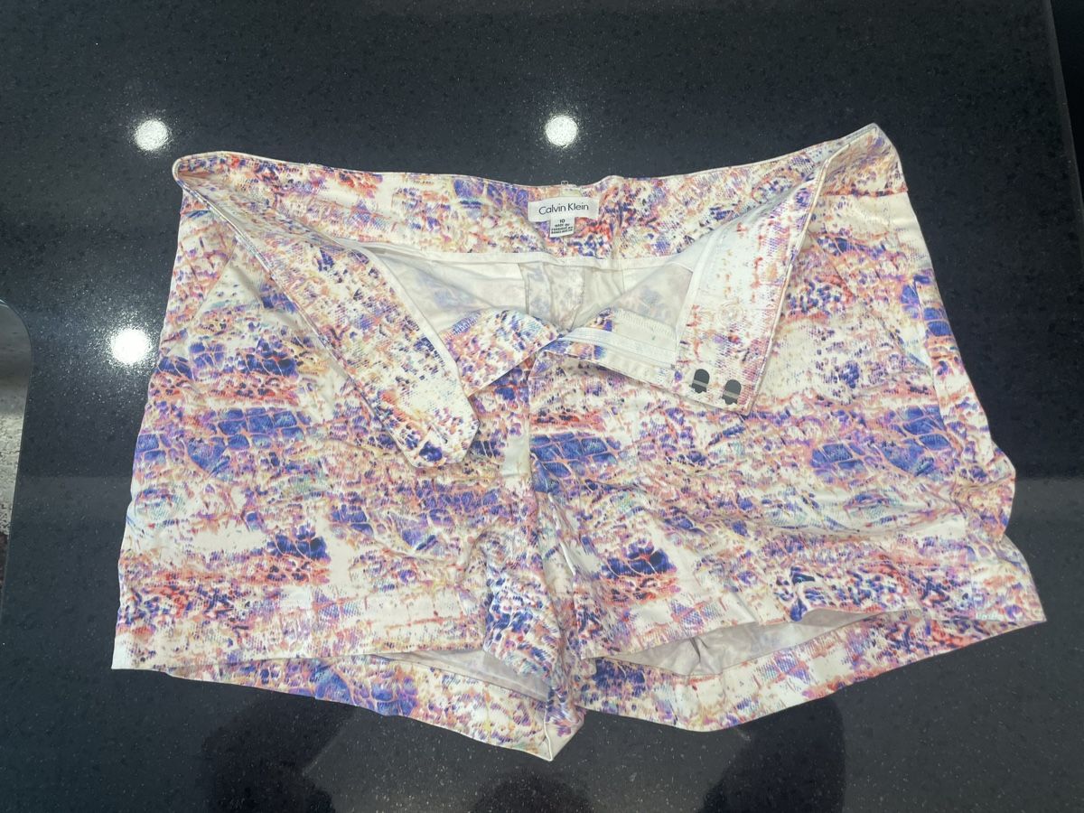 Calvin Klein Pantalons: Calvin Klein Shorts – D'occasion à Luzern par sop_5d7x