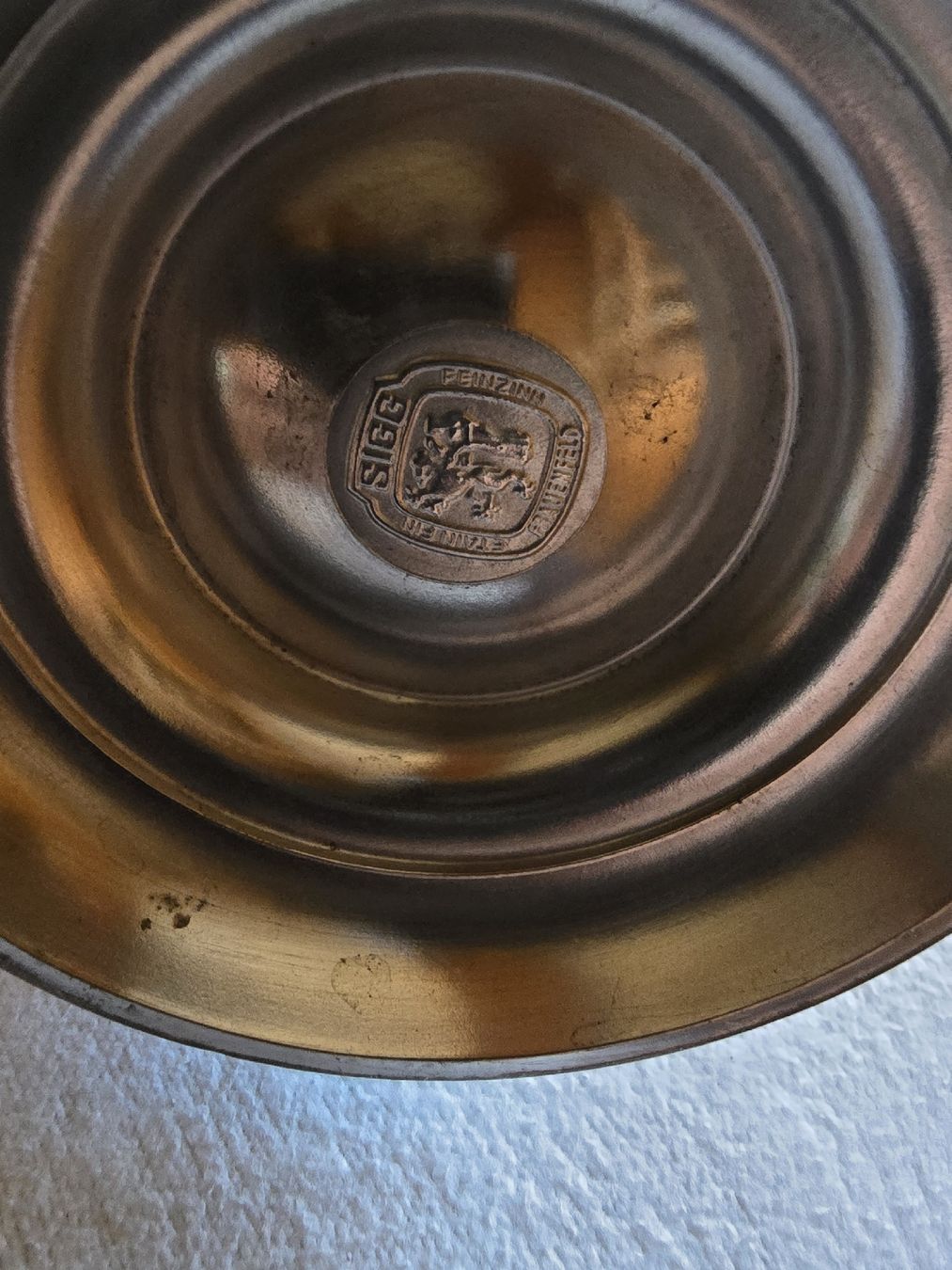 Sigg Feinzinn Weinkanne Krug mit Eichel-Deckelmotiv (D'occasion) à ...