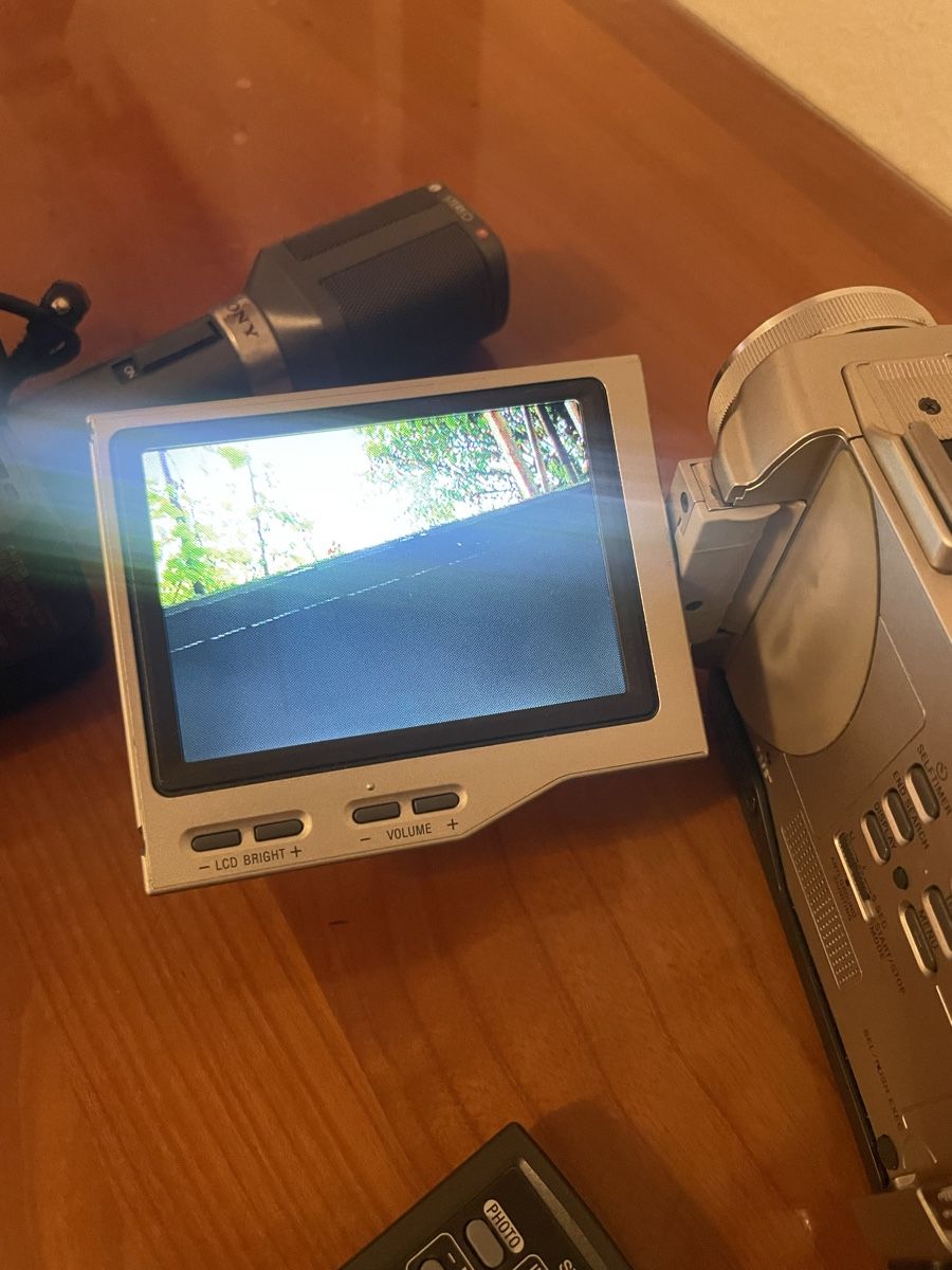 Sony Videocamere: Sony DCR-TRV8E Mini DV Kamera – Usato da Zürich venduto da semi16 3