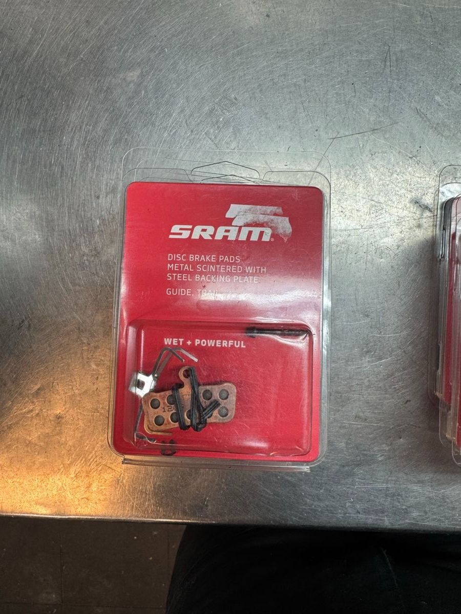Sram Pezzi di ricambio: Sram Guide/G2 Sinter 5er Set – Nuovo e nell'imballaggio originale da Lauterbrunnen venduto da Imboden-Bike 1