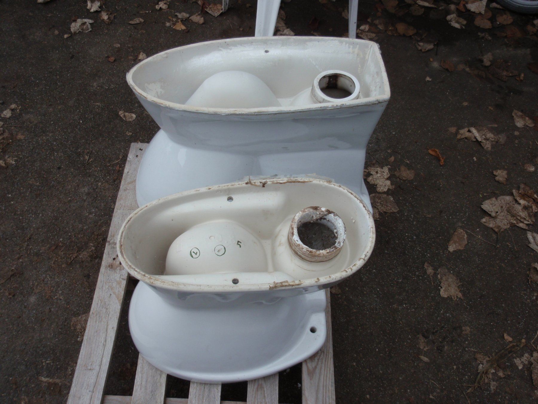 WC: Toilette mit Abfluss nach unten – Usato da Thörishaus venduto da Bauteilboerse_T-haus 4
