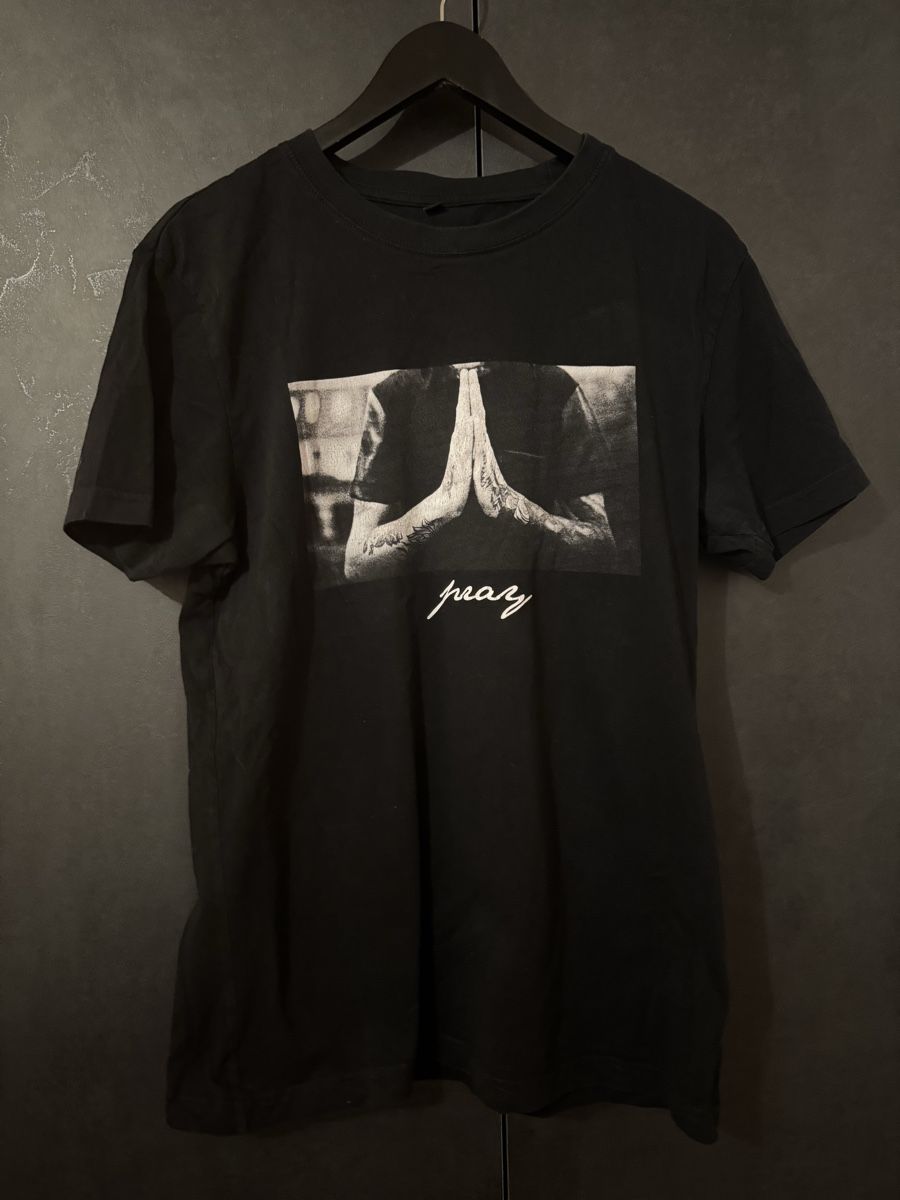 Zalando T-Shirts: T-Shirt pray, Gr. M – Gebraucht aus Chur von ropa68