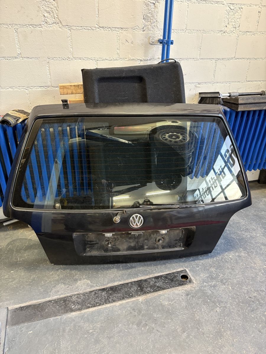 VW Tutti pezzi di ricambio auto: VW Golf mk3 Kofferraumdeckel – Usato da St. Gallen venduto da RC-Liq