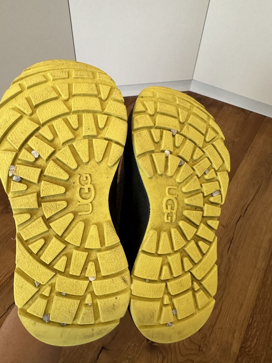 Ugg Chaussures garçon: Uggs, size 26 – D'occasion à Küssnacht am Rigi par hor_dpb7 2