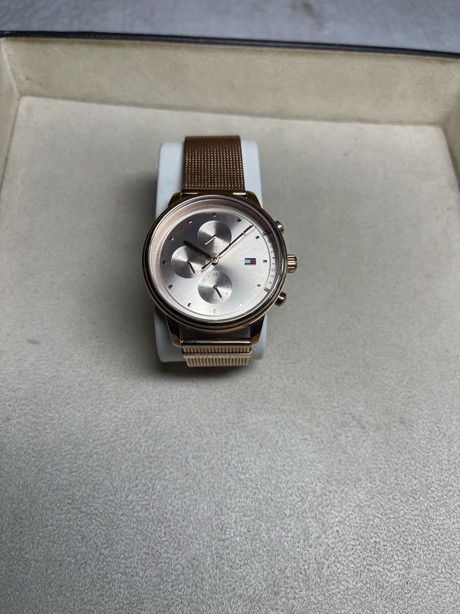 Tommy Hilfiger Uhren: Tommy Hilfiger Uhr Rosegold – Gebraucht aus dietikon von fernando011